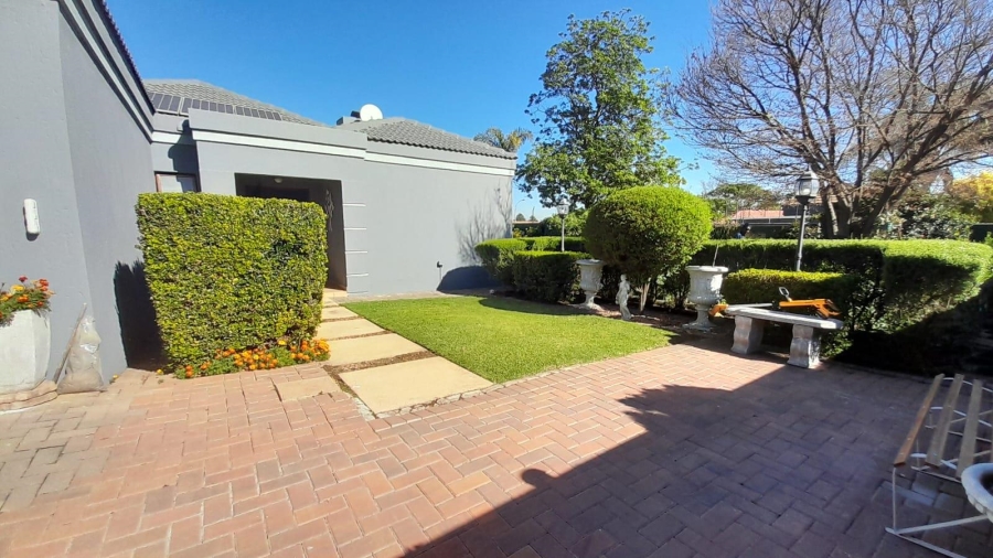 3 Bedroom Property for Sale in Glen Marais Gauteng