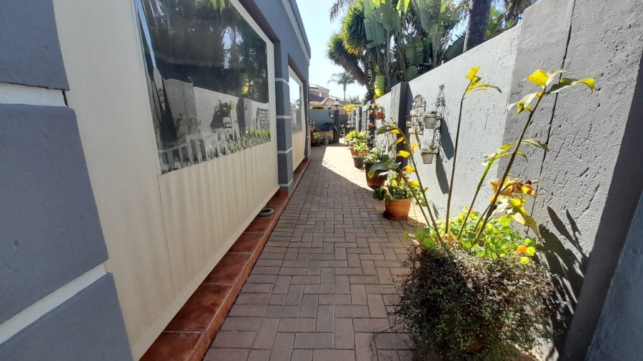 3 Bedroom Property for Sale in Glen Marais Gauteng