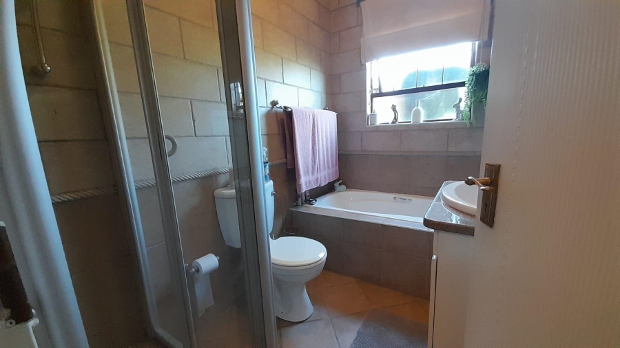 3 Bedroom Property for Sale in Glen Marais Gauteng