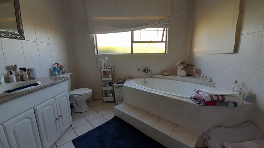 3 Bedroom Property for Sale in Glen Marais Gauteng