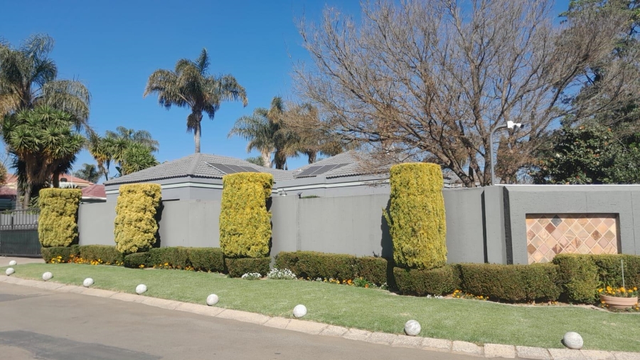 3 Bedroom Property for Sale in Glen Marais Gauteng