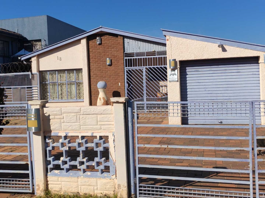 4 Bedroom Property for Sale in Lenasia Ext 3 Gauteng