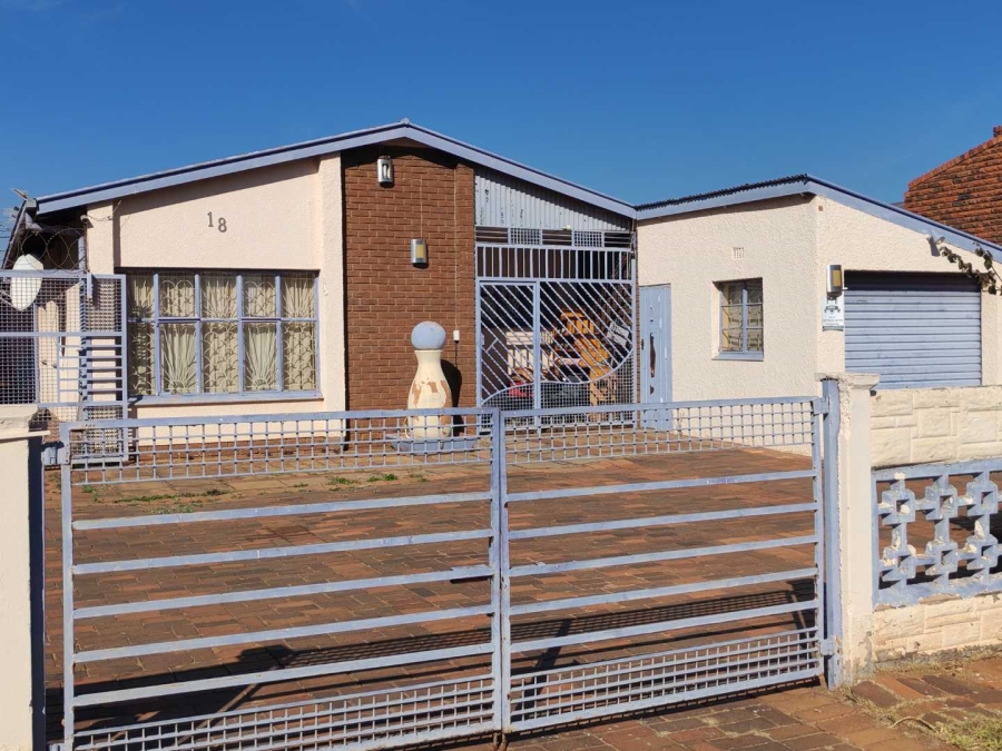 4 Bedroom Property for Sale in Lenasia Ext 3 Gauteng
