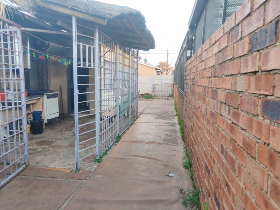 4 Bedroom Property for Sale in Lenasia Ext 3 Gauteng