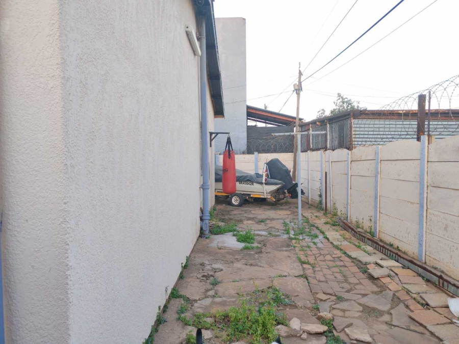 4 Bedroom Property for Sale in Lenasia Ext 3 Gauteng