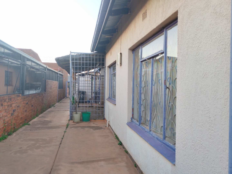 4 Bedroom Property for Sale in Lenasia Ext 3 Gauteng