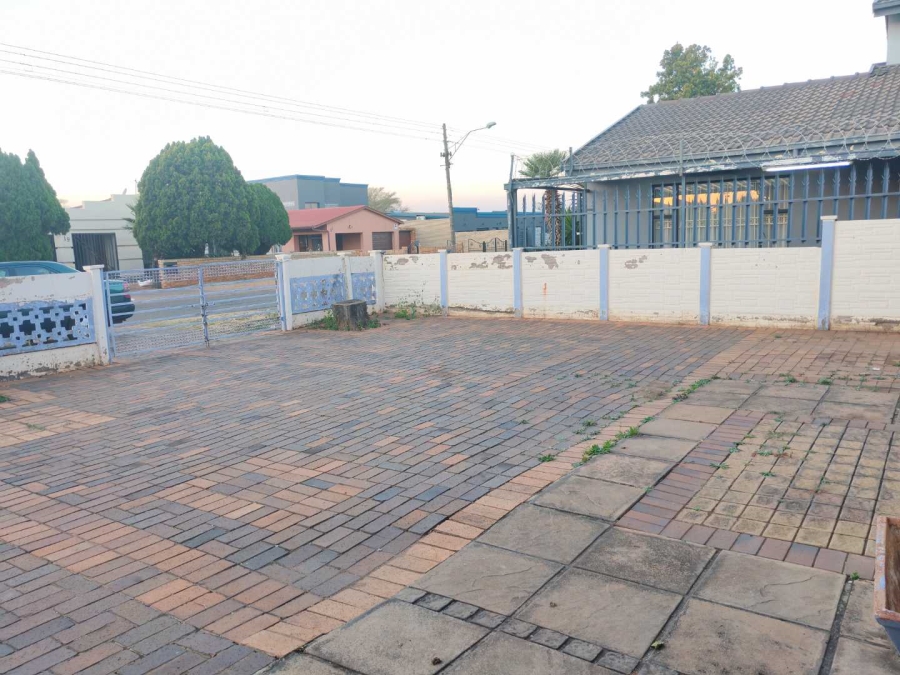 4 Bedroom Property for Sale in Lenasia Ext 3 Gauteng