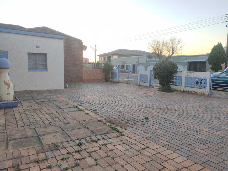 4 Bedroom Property for Sale in Lenasia Ext 3 Gauteng