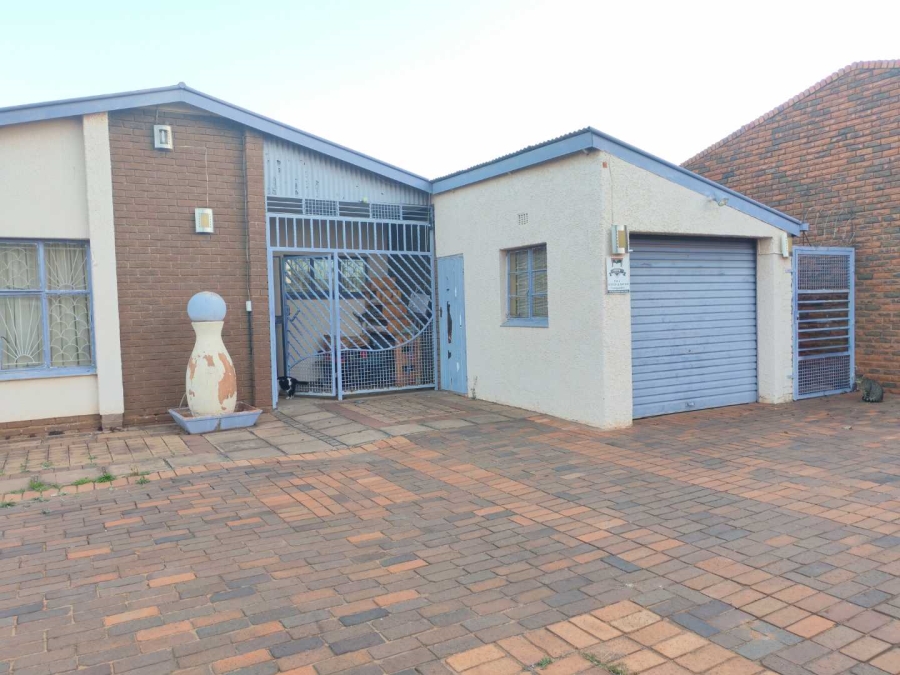 4 Bedroom Property for Sale in Lenasia Ext 3 Gauteng