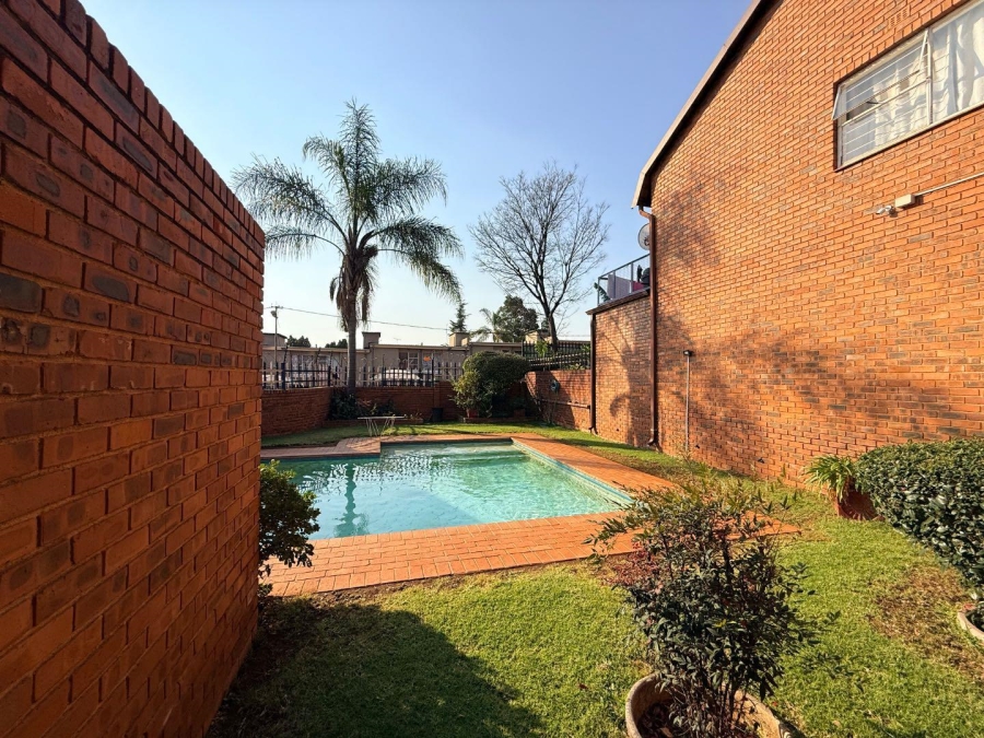 2 Bedroom Property for Sale in Windsor Gauteng