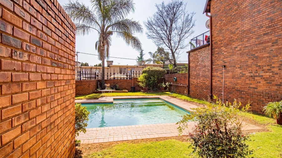 2 Bedroom Property for Sale in Windsor Gauteng