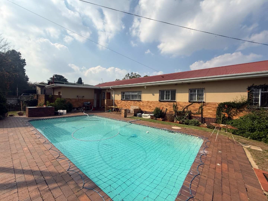 To Let 3 Bedroom Property for Rent in Florida Gauteng