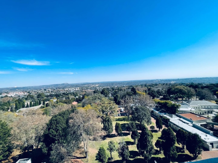 To Let 1 Bedroom Property for Rent in Illovo Gauteng