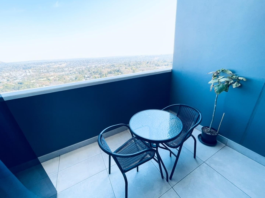 To Let 1 Bedroom Property for Rent in Illovo Gauteng