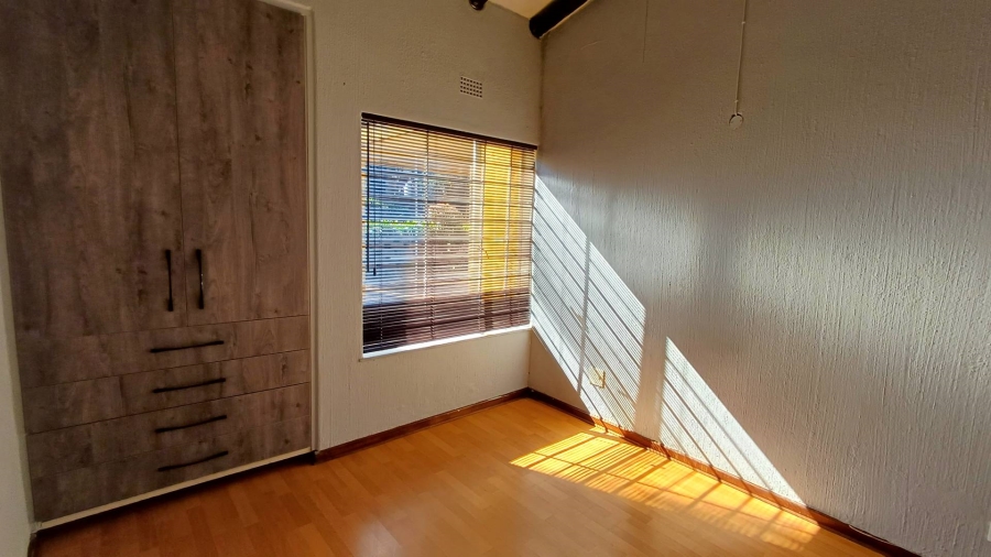 To Let 4 Bedroom Property for Rent in Weltevreden Park Gauteng