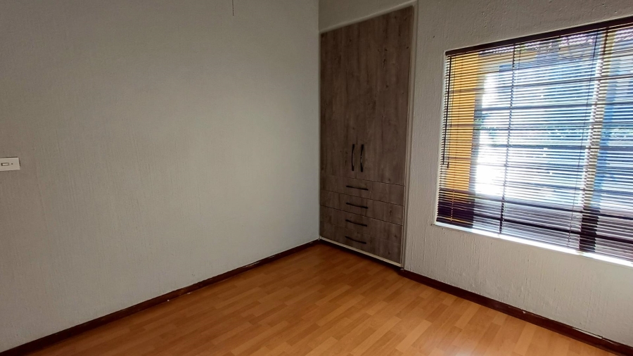 To Let 4 Bedroom Property for Rent in Weltevreden Park Gauteng