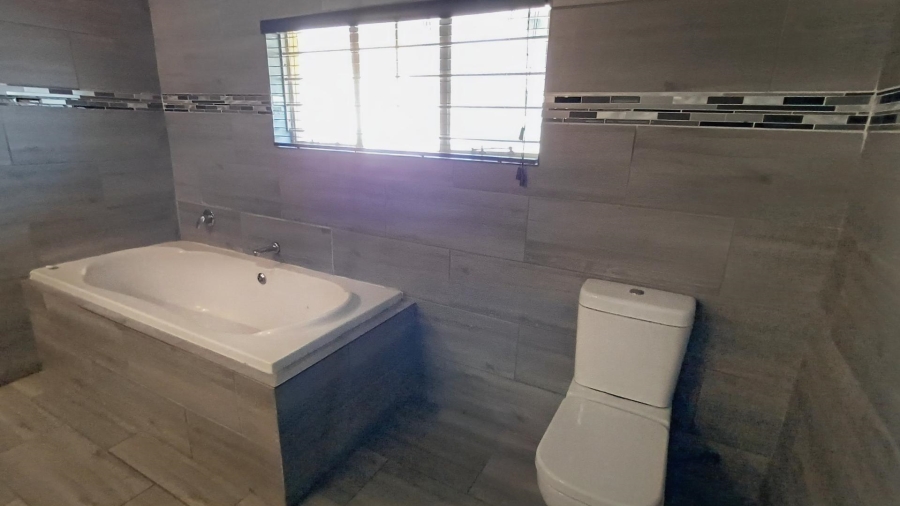 To Let 4 Bedroom Property for Rent in Weltevreden Park Gauteng