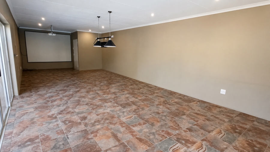 To Let 4 Bedroom Property for Rent in Weltevreden Park Gauteng