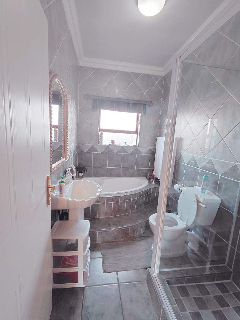 3 Bedroom Property for Sale in Glen Marais Gauteng