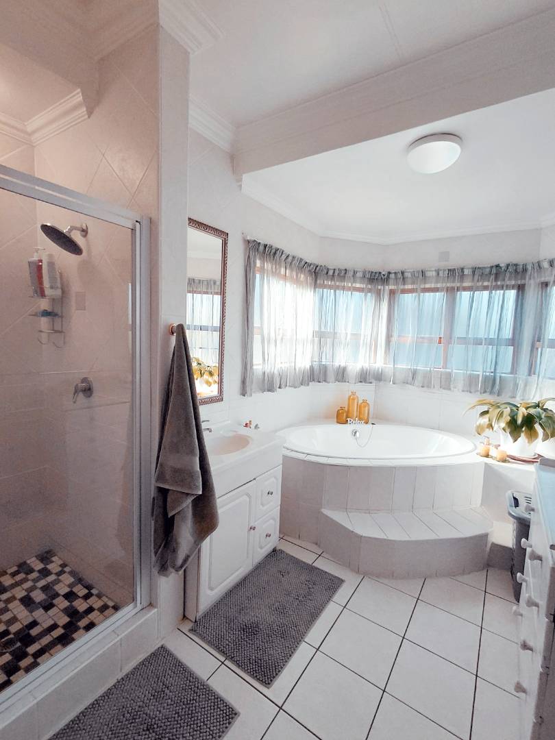 3 Bedroom Property for Sale in Glen Marais Gauteng
