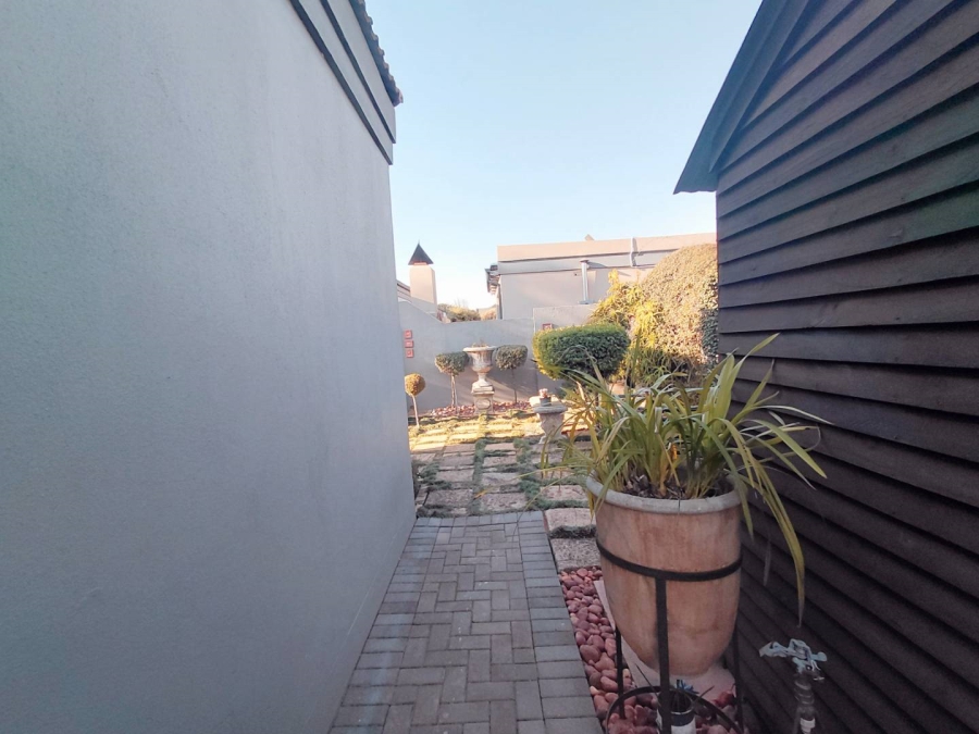 3 Bedroom Property for Sale in Glen Marais Gauteng