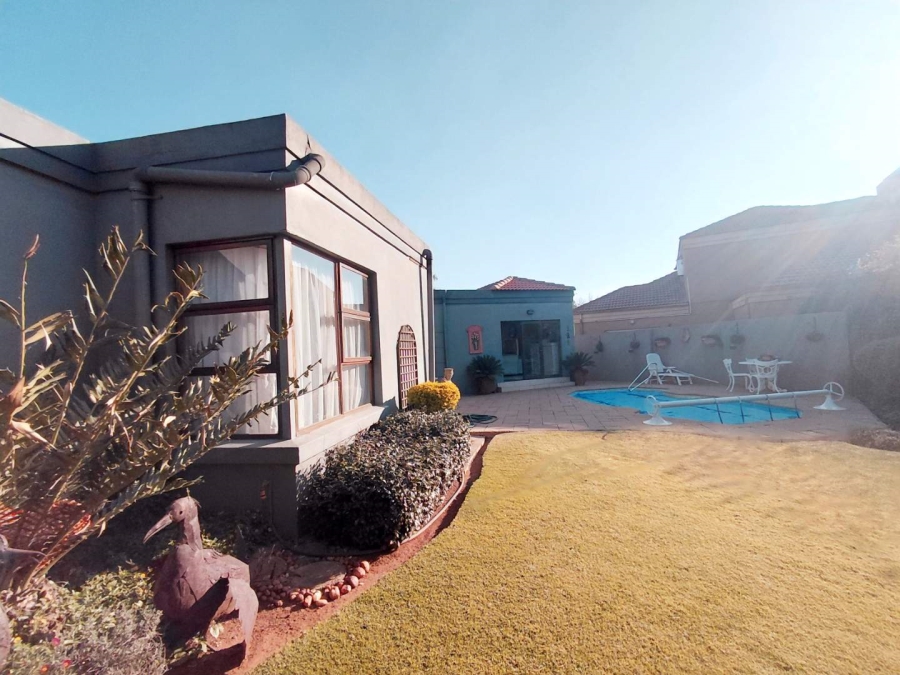 3 Bedroom Property for Sale in Glen Marais Gauteng