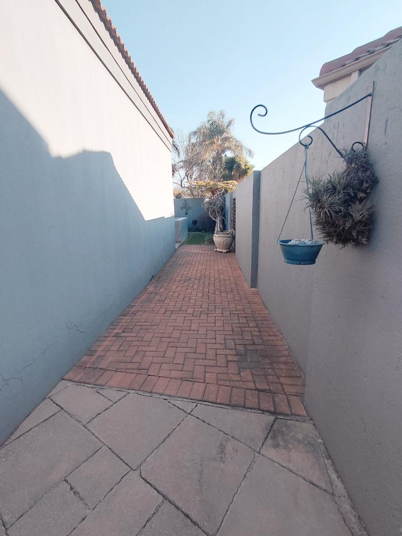 3 Bedroom Property for Sale in Glen Marais Gauteng