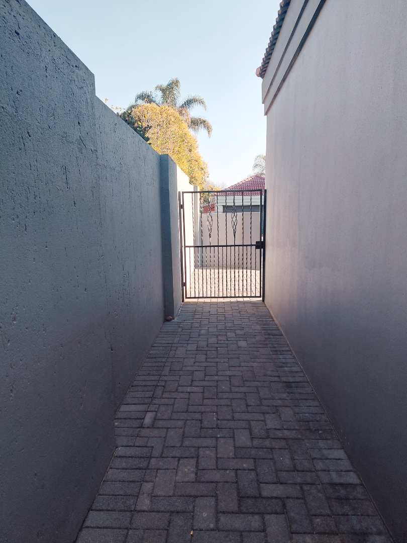 3 Bedroom Property for Sale in Glen Marais Gauteng