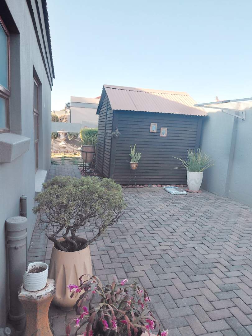 3 Bedroom Property for Sale in Glen Marais Gauteng