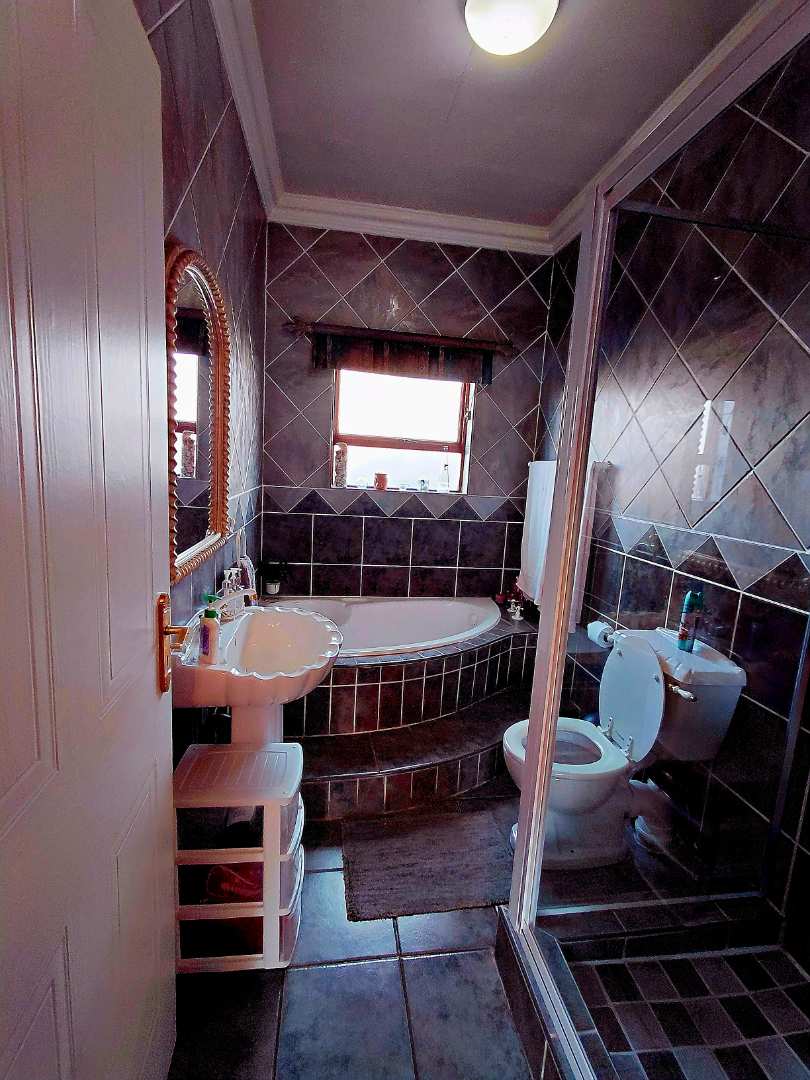 3 Bedroom Property for Sale in Glen Marais Gauteng