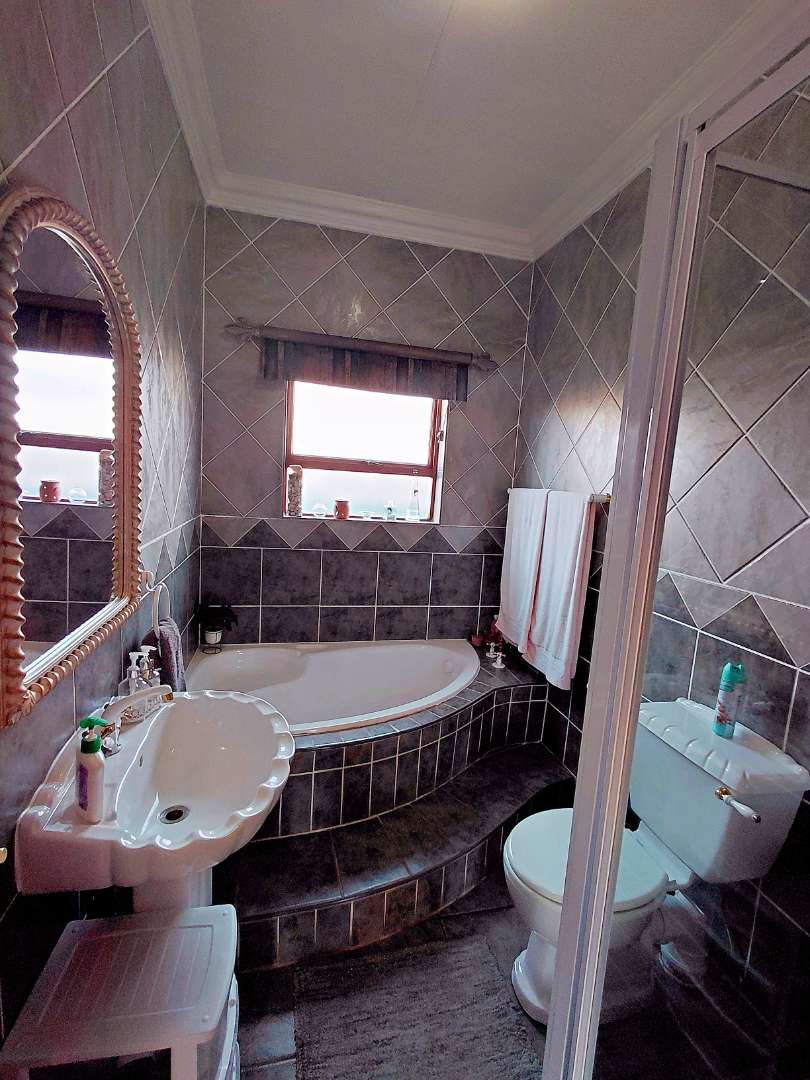 3 Bedroom Property for Sale in Glen Marais Gauteng