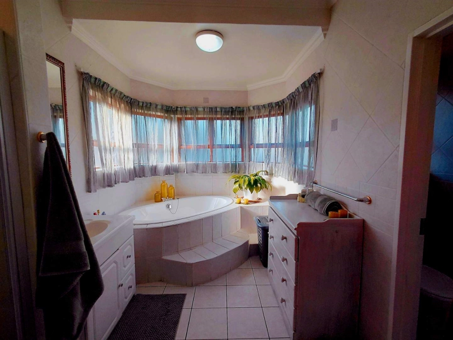 3 Bedroom Property for Sale in Glen Marais Gauteng