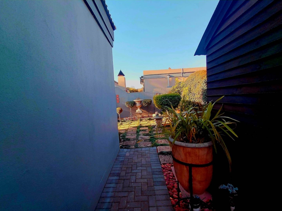 3 Bedroom Property for Sale in Glen Marais Gauteng