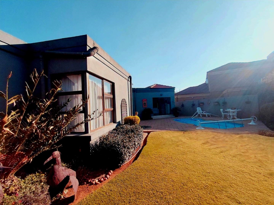 3 Bedroom Property for Sale in Glen Marais Gauteng