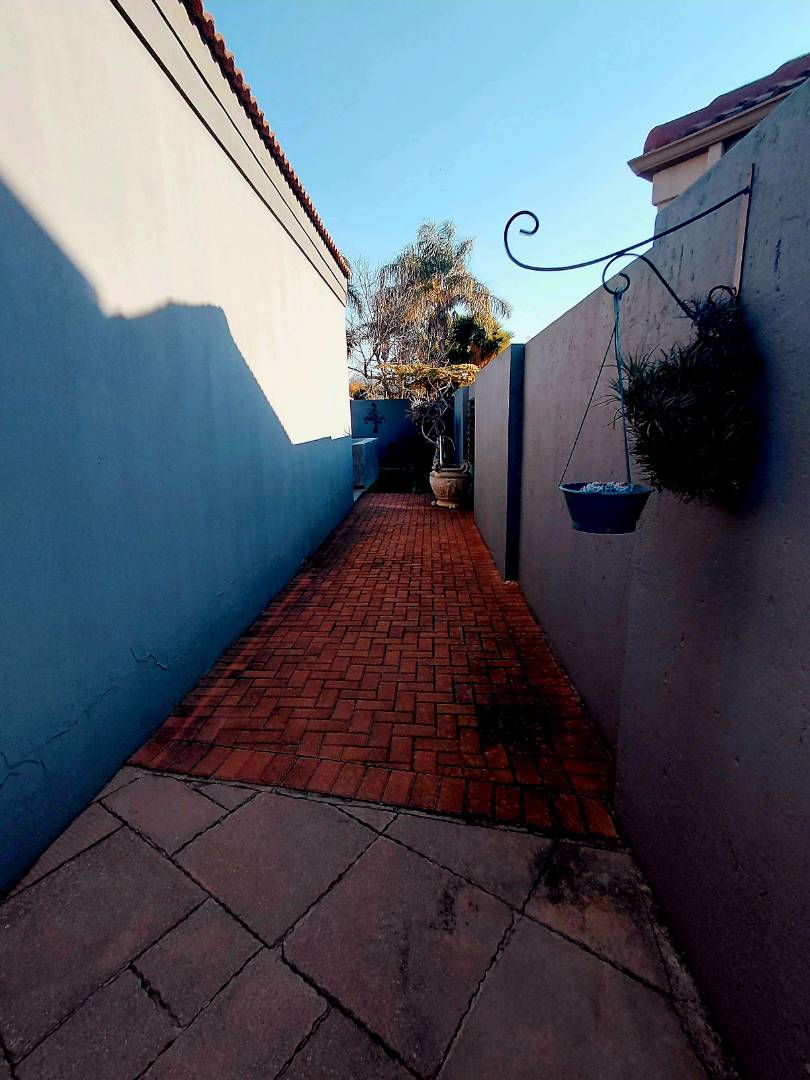 3 Bedroom Property for Sale in Glen Marais Gauteng