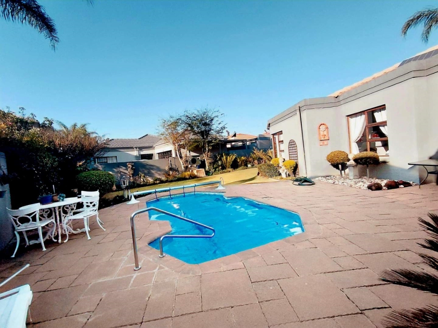 3 Bedroom Property for Sale in Glen Marais Gauteng