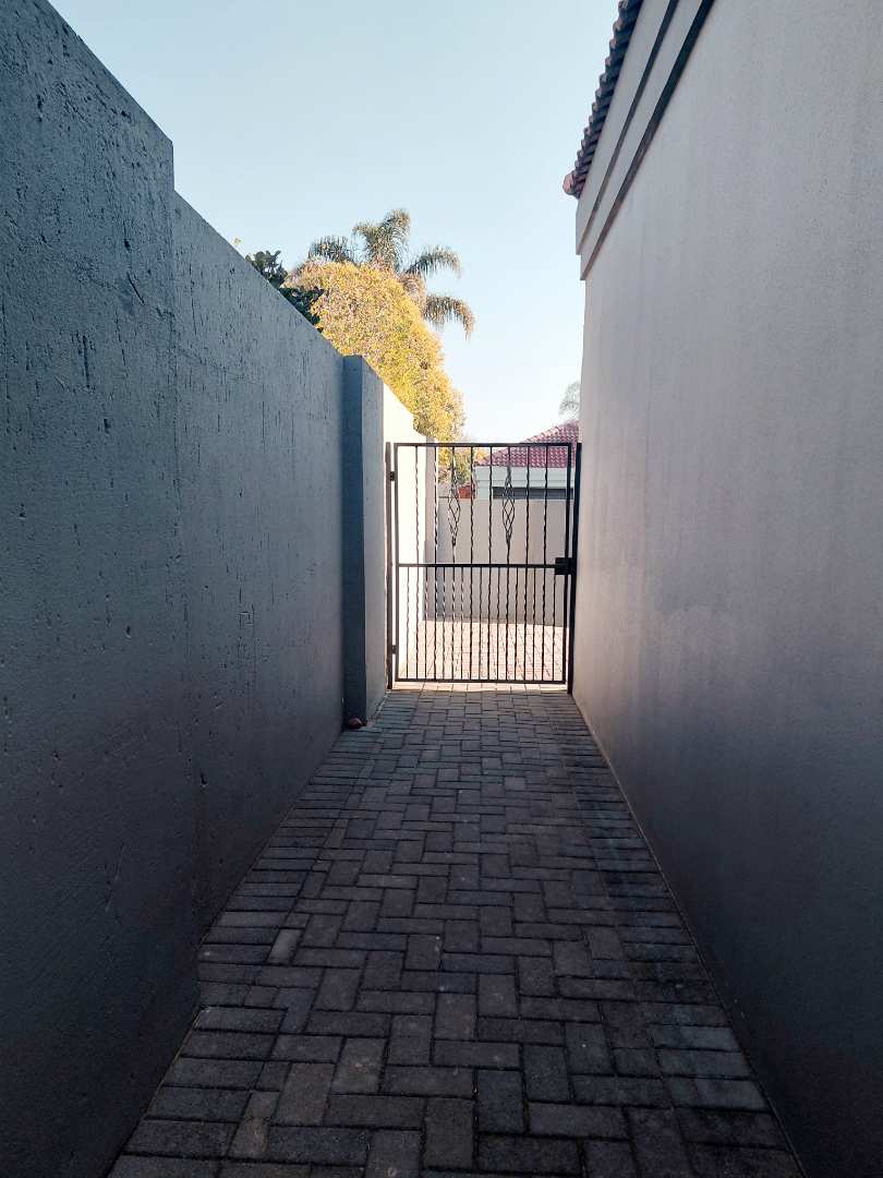 3 Bedroom Property for Sale in Glen Marais Gauteng