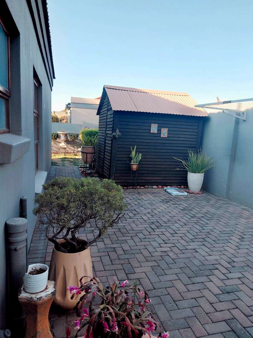 3 Bedroom Property for Sale in Glen Marais Gauteng