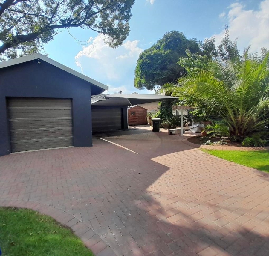 4 Bedroom Property for Sale in Brackenhurst Gauteng