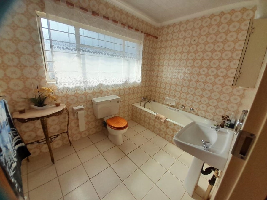 4 Bedroom Property for Sale in Brackenhurst Gauteng