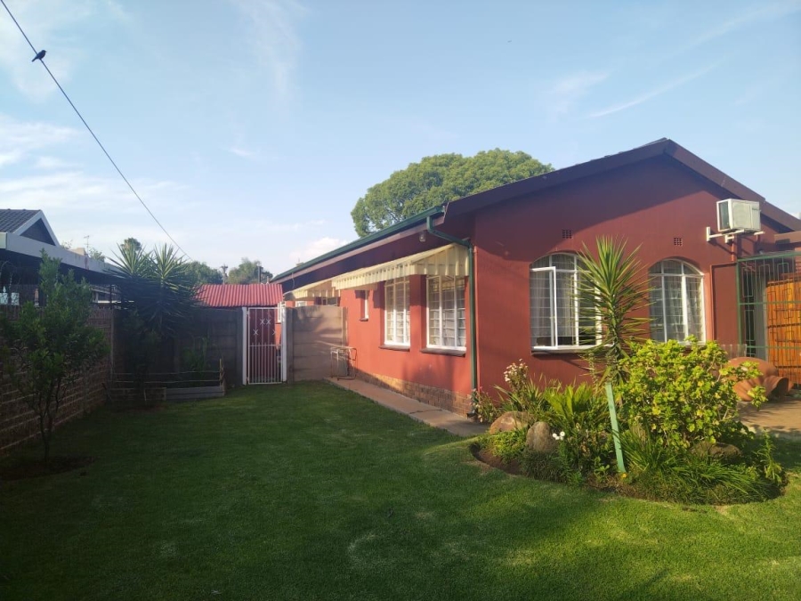 4 Bedroom Property for Sale in Brackenhurst Gauteng