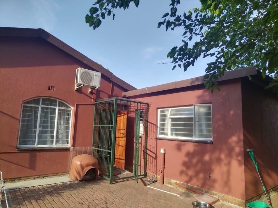 4 Bedroom Property for Sale in Brackenhurst Gauteng