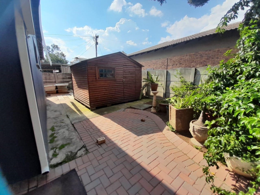 4 Bedroom Property for Sale in Brackenhurst Gauteng