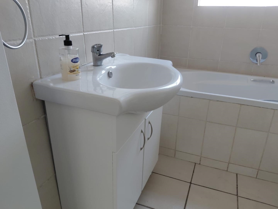 2 Bedroom Property for Sale in Bardene Gauteng