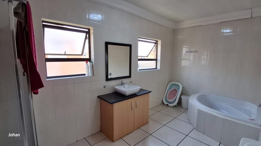 3 Bedroom Property for Sale in New Market Gauteng