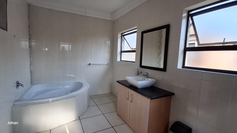 3 Bedroom Property for Sale in New Market Gauteng