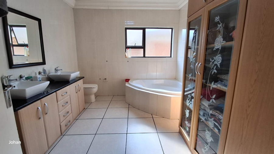 3 Bedroom Property for Sale in New Market Gauteng