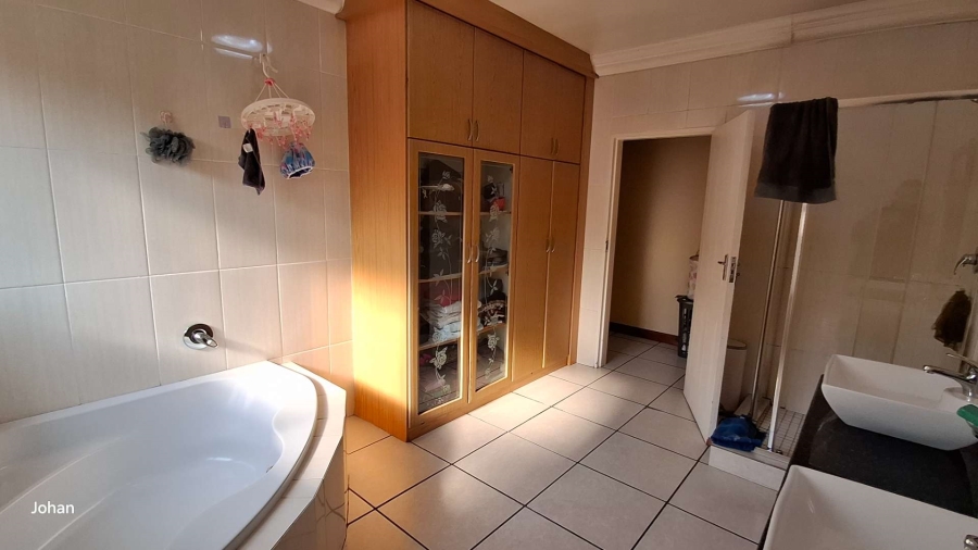 3 Bedroom Property for Sale in New Market Gauteng