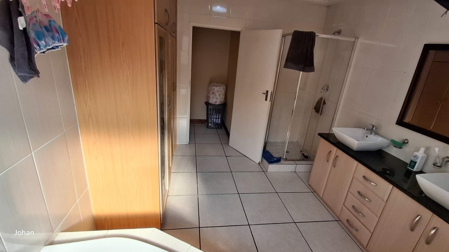 3 Bedroom Property for Sale in New Market Gauteng