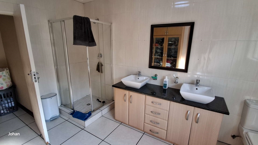 3 Bedroom Property for Sale in New Market Gauteng